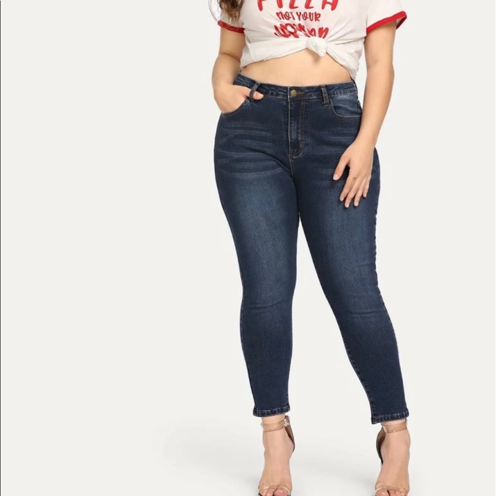 SHEIN Plus Dark Wash Skinny Crop Jeans